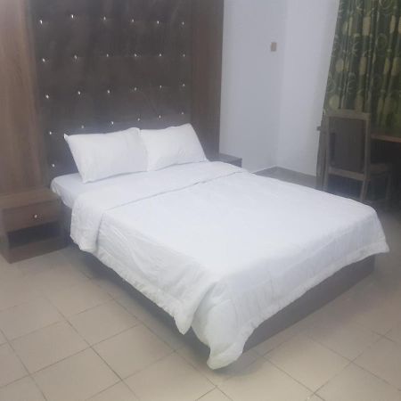 Febson Hotel Абуджа Екстериор снимка