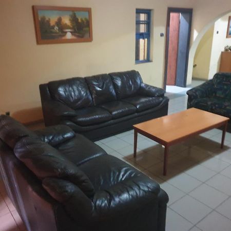 Febson Hotel Абуджа Екстериор снимка