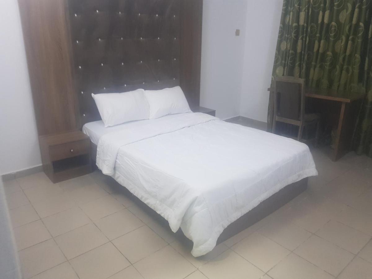 Febson Hotel Абуджа Екстериор снимка