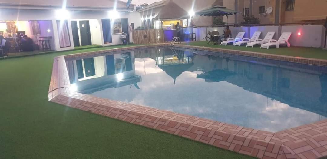 Febson Hotel Абуджа Екстериор снимка